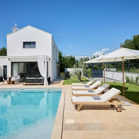 Villa Pura Vida With Pool And Whirlpool Near Umag
