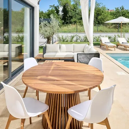 Pura Vida With Pool And Whirlpool Near Umag Villa