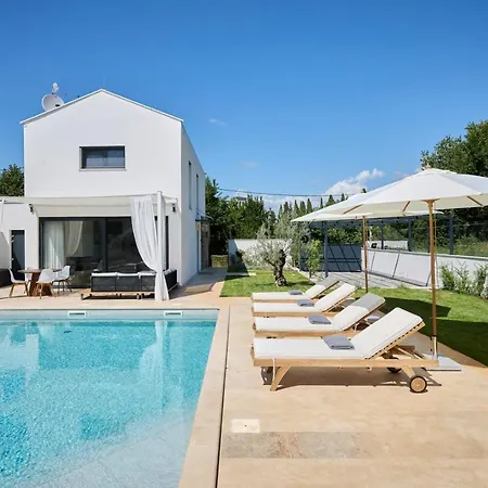 Willa Pura Vida With Pool And Whirlpool Near Umag