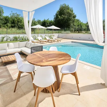 Pura Vida With Pool And Whirlpool Near Umag Willa Materada