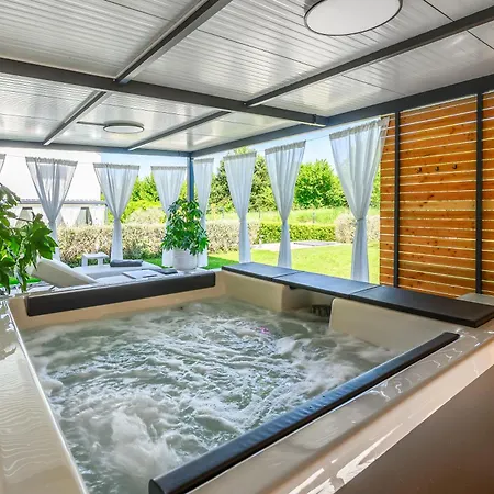 Willa Pura Vida With Pool And Whirlpool Near Umag *